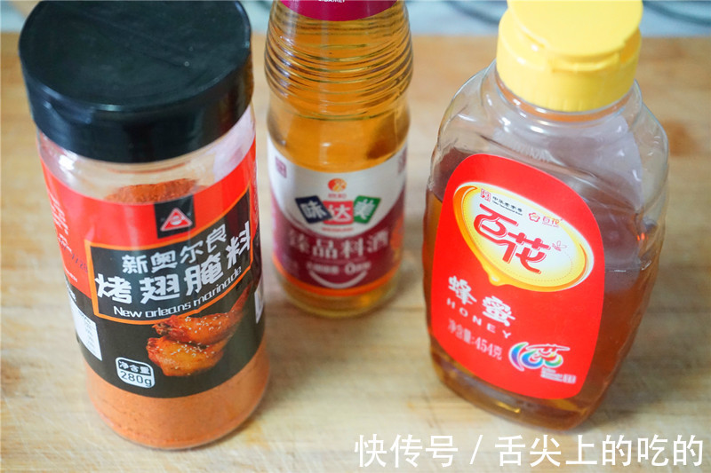 三黄鸡|电饭煲蒸鸡,顺滑可口,醇香脱骨,比烤鸡更香,上桌就被抢光
