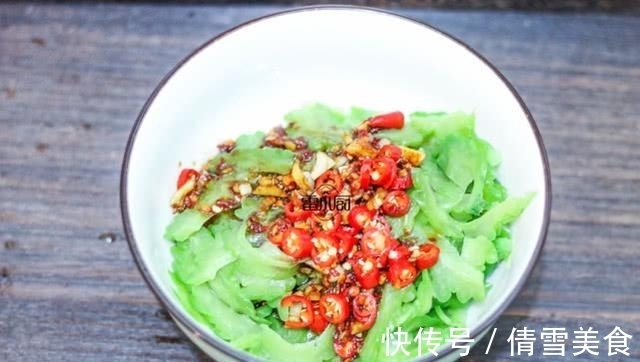 雷小厨|夏天女人离不开的一道菜，刮油又消暑，天天吃也不腻