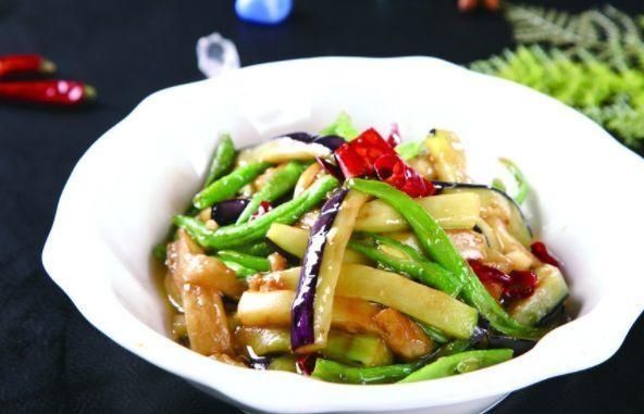 利器|每天吃一盘此菜，老人吃了增加免疫力，减肥利器，越吃越健康！