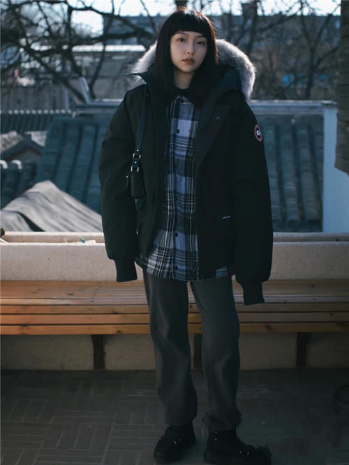 有一种羽绒服叫“过腰不过膝”,时髦保暖又显高,别说,还挺好看