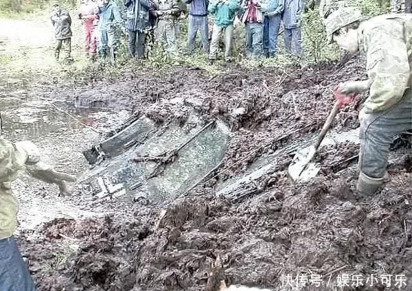 坦克|男孩连续3月观察确定水下有大型装备,结果捞上一辆27吨的坦克
