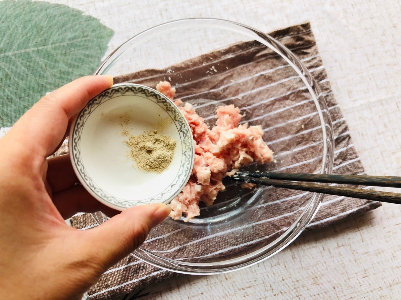 自制香煎藕盒,自己做干净卫生还少油,外酥里嫩,比买的还好吃!