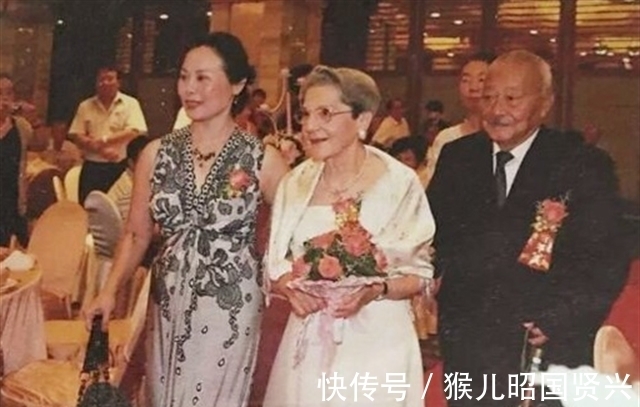 爱情故事#法国8旬老太孤身50余年,只为等中国初恋,82岁时两人终成眷属