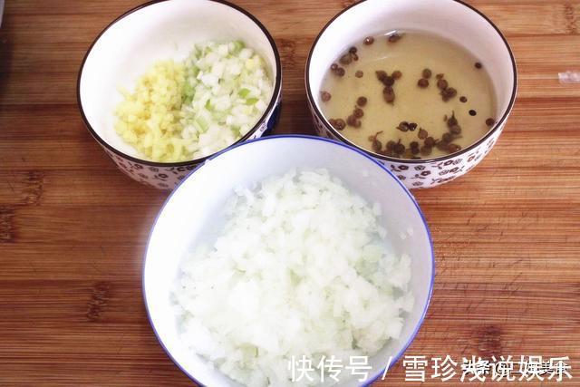 厨师|牛肉洋葱馅好吃的秘诀,教您老厨师的配方,鲜嫩多汁,真解馋