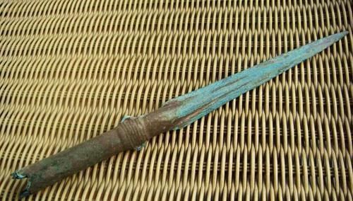 古代&拥有5万年历史的长矛,矛杆竟是用此物制成?一般利器很难砍断!