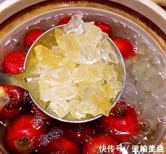 冰糖|煮银耳汤,用红糖好还是冰糖好?两者效果完全不一样,别用错了