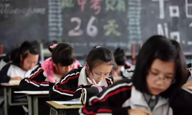 字体@初中生偏爱“司藤体”,颓废风格个性十足,老师看到却头疼