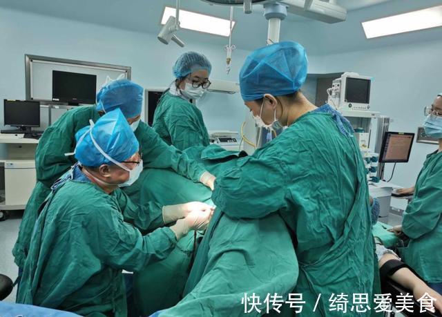 接生婆|“为啥让男医生给我剃毛，我要剖腹产！”医生：剖腹产也得剃毛