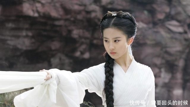 头发刚打湿就涂洗发水,难怪头油还无效,教你正确的洗发方法