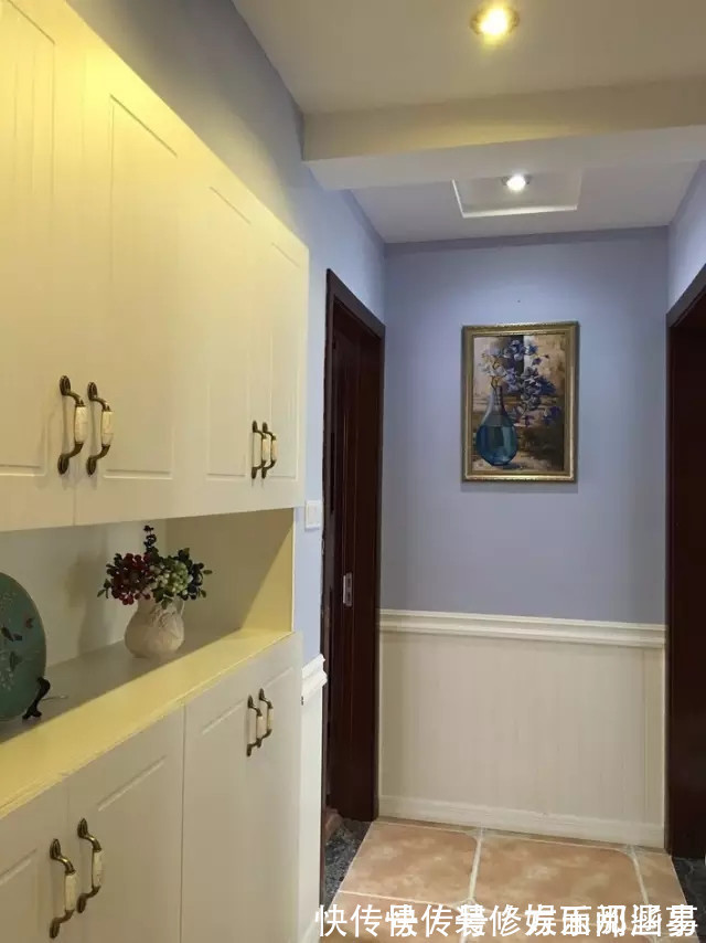 餐厅|106平现代风三居室,横木吊顶的走廊将休闲的乡村风味带到室内