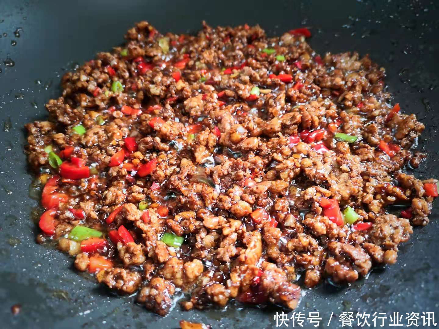 肉末蒸茄子|大热天，儿子最馋这菜，蒸一蒸10分钟出锅，开胃下饭，好吃不贵
