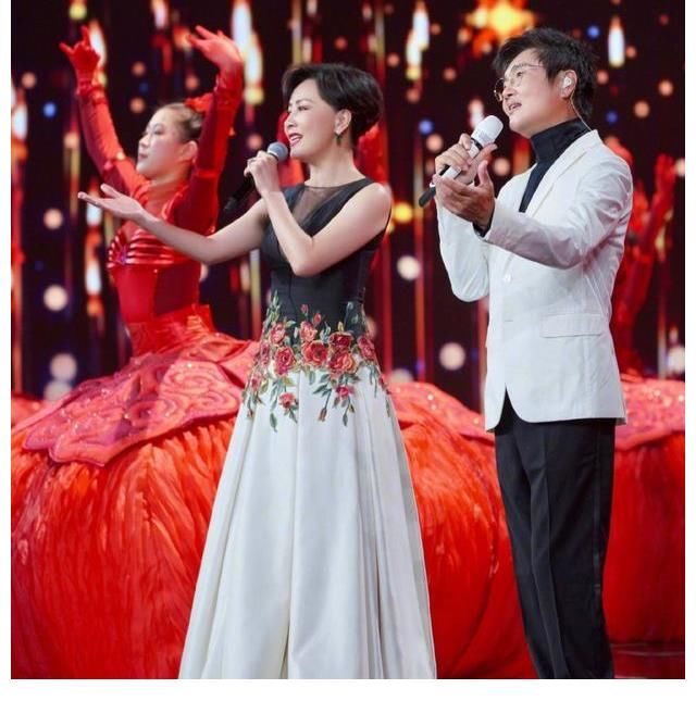 胡歌|央視國(guó)慶晚會(huì)不帶流量明星，胡歌一人分飾五角，收視率節(jié)節(jié)攀高