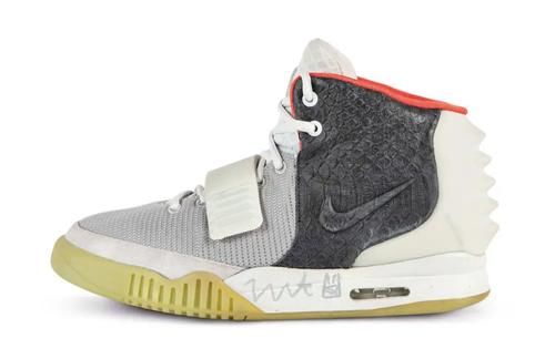 80 万美元天价狠鞋上架拍卖！侃爷亲签 Air Yeezy 2 都不算贵！