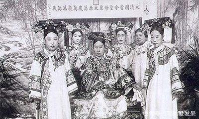 袜子|看了慈禧穿的袜子，上厕所用的纸，难怪大清毁在她手上！