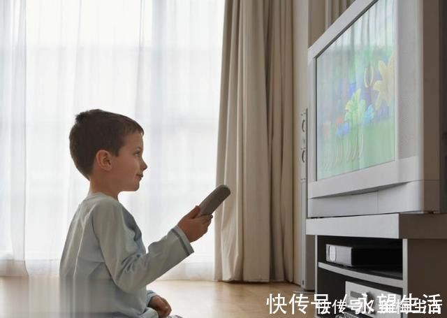 眼睛|每天看电视超过1小时,3年后孩子受的“伤”,不仅仅是眼睛!