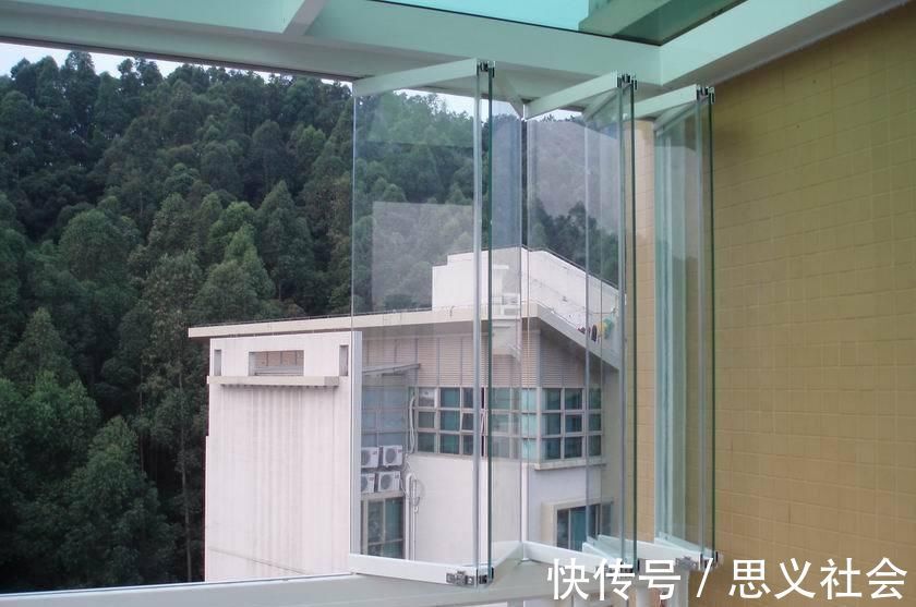 边框|封装阳台不要用铝合金窗了，有钱人都这样设计，后悔我家装错了