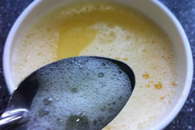 正确做法|蒸鸡蛋羹总是做失败怎么办?注意3点,保准回回做成功,嫩滑无孔
