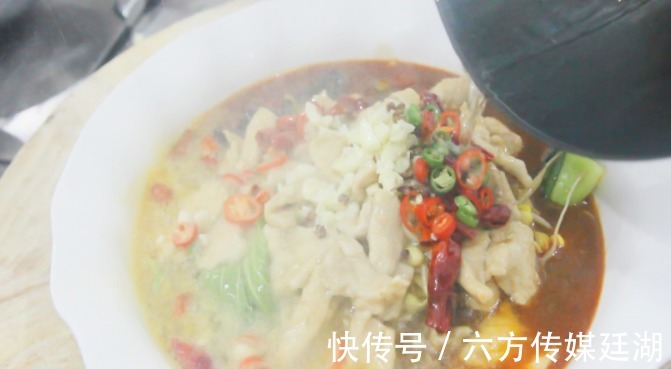 汤水|解锁经典川菜水煮肉片家常做法，肉片香辣软嫩，开胃又下饭