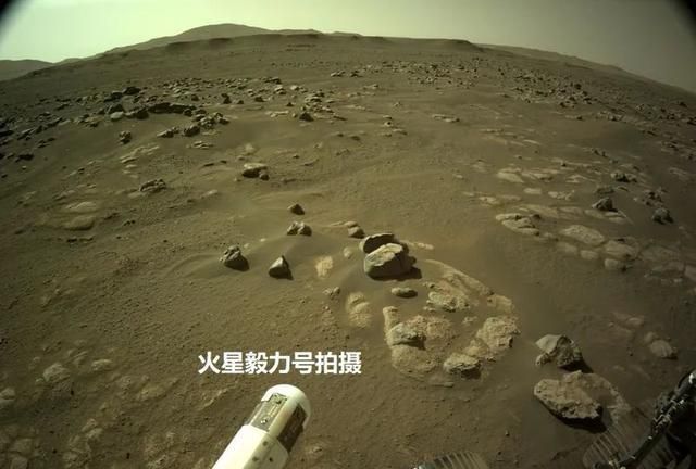 美国毅力号 祝融号火星照片来了,没有美国毅力号照片清晰,为何显示成这样?