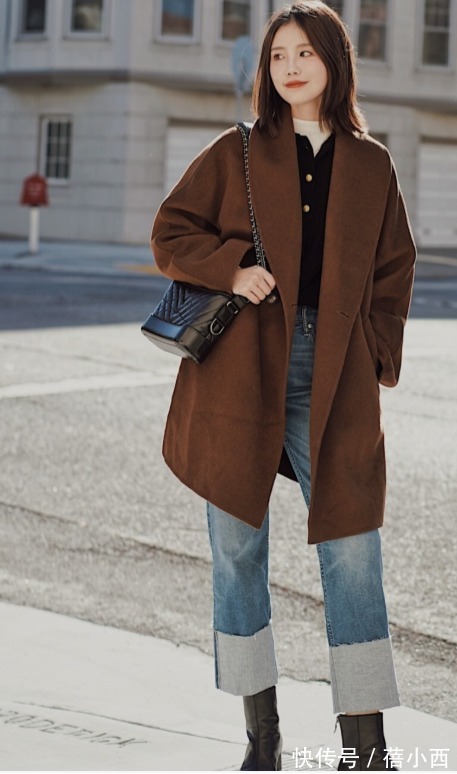 大长腿 今年建议多穿“大衣”和“风衣”,内搭毛衣+牛仔裤,保暖又时髦