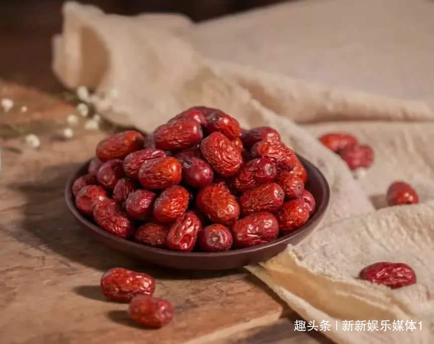 蔓越莓|女孩子“例假”时,这4种食物随便吃,排污血降体重,快记下来!