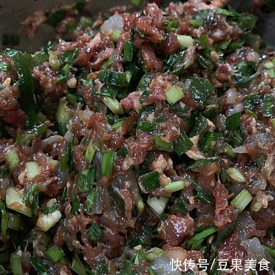 深色|两块钱搞定一道家常美食虎皮饺