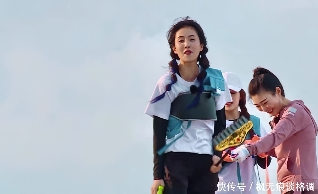 李晨模仿张含韵撒娇,画面太搞笑,黄旭熙看后都忘记了表情管理