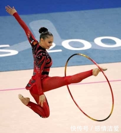 藝術(shù)體操表演的尷尬瞬間,淡定演完,心理強大!
