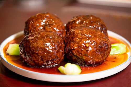 同样是肉丸,“狮子头”与“四喜丸子”为啥不一样,区别在哪里?