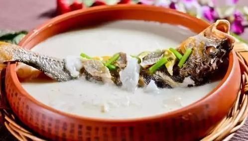 腥味|不管炖什么鱼,只要做到这三点,鱼汤就香,牛奶就白,没有腥味