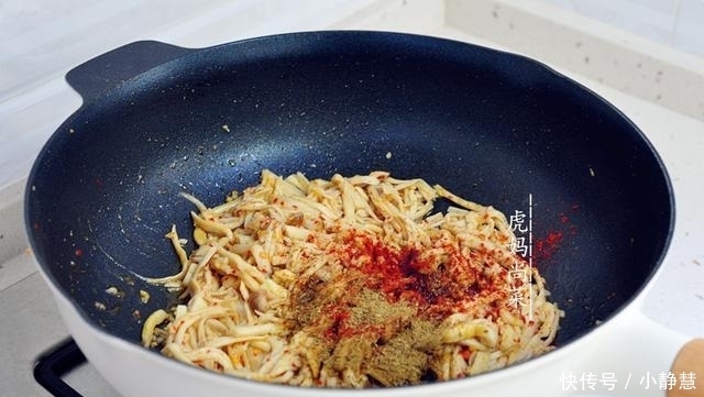 烤肉|杏鲍菇新吃法,一顿炒8个,比烤肉还香,夏天开胃不油腻