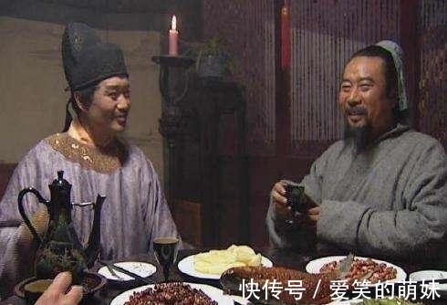 聚餐!老版水浒梁山好汉聚会大鱼大肉,新版水浒只有几颗花生