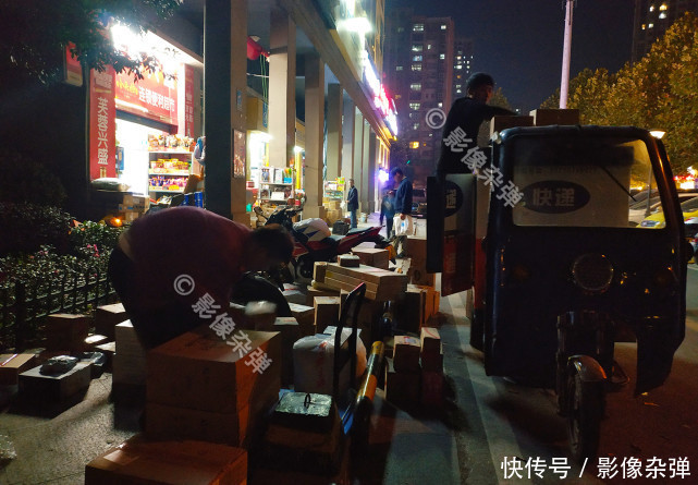 全民|双十一全民薅羊毛，菜鸟驿站快递“爆仓”，老板发红包让求领快递