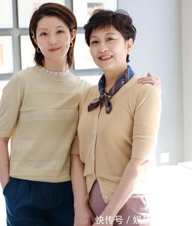 针织开衫 这才是五六十岁女人该有的打扮!她的减龄穿搭,优雅时髦又舒心!