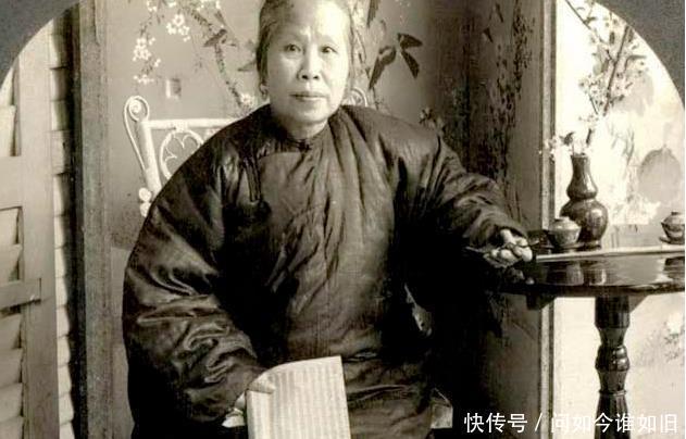 老照片|晚清贵族老照片图7的姿势让人很好奇，最后一张太恶心！