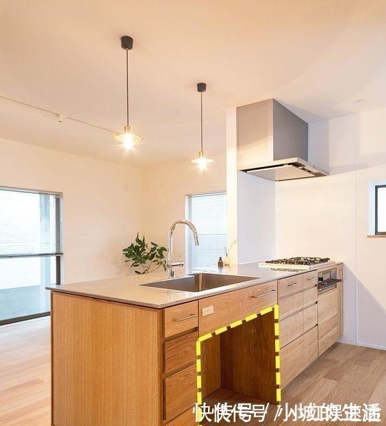 沥水架|我错了,厨房不该一个劲打柜子!地柜空1格装沥水架,省钱又好用!