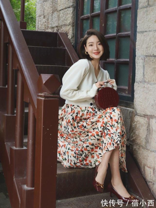 半身裙 真正优雅的女人,春季都穿针织开衫,搭配裤子、半身裙时髦又高级