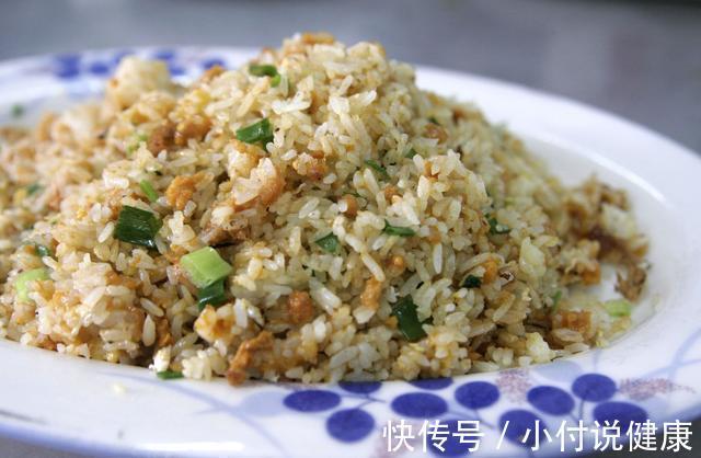 早上起床|吃早餐时,除了要少吃大米粥,这几种食物尽量少吃