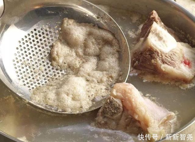 炖肉产生的浮沫需要撇去吗很多人搞错,难怪汤不鲜肉不香