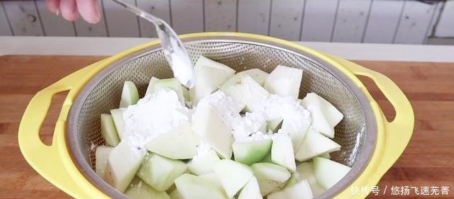 土豆从来没这样吃过,加一个茄子,比吃红烧肉还香,上桌就被扫光