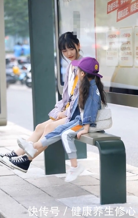 时尚|大美女和小美女,你们在聊什么