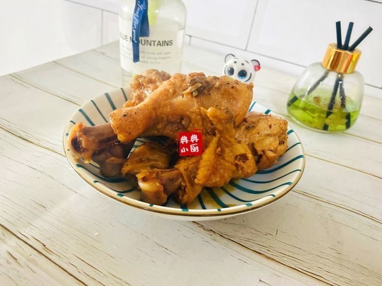在家自己卤鸡腿，鸡腿好吃入味，孩子很喜欢吃