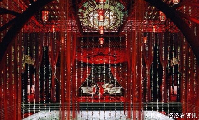 《天官赐福》第16话的细节，菩荠观色调温馨，谢怜干活有亮点！