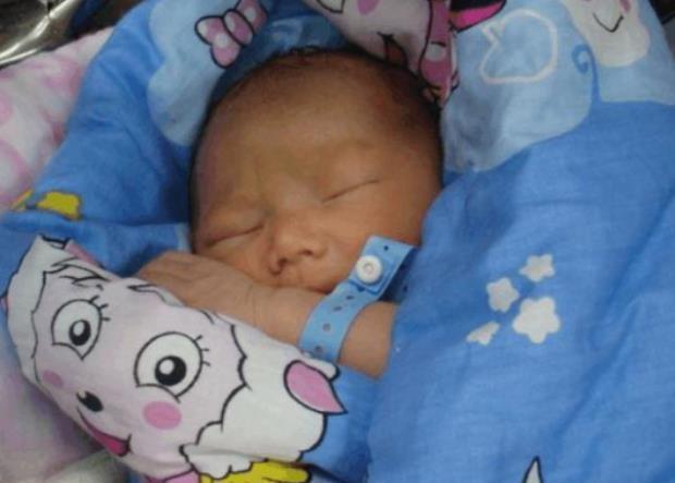 性别|产房里，妈妈看眼“性别”，新生儿被直接抱走，为什么这么匆忙