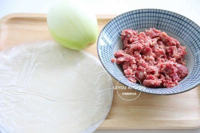 不用和面的牛肉饼，外酥里嫩，一卷一烙，比叫外卖还快