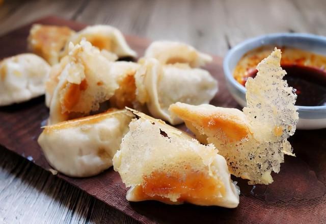 孩子|饺子这吃法太香了,孩子最近馋上吃,底脆皮嫩馅鲜香,早餐吃省事