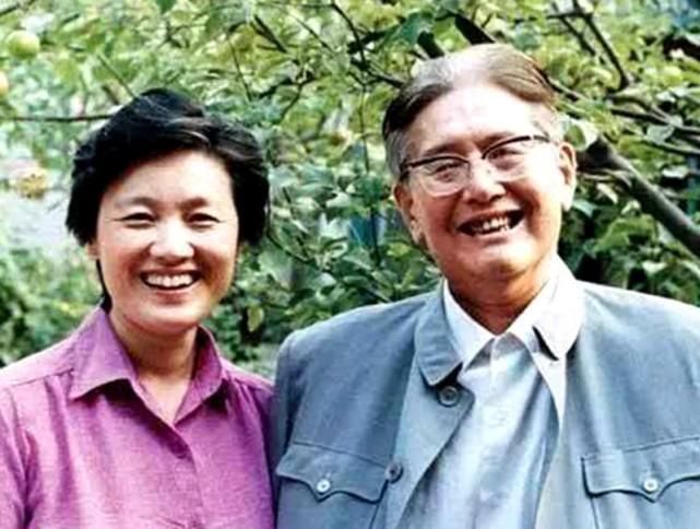 儿女|外交部长乔冠华,娶了两任妻子,留下三个儿女,他们过得怎么样