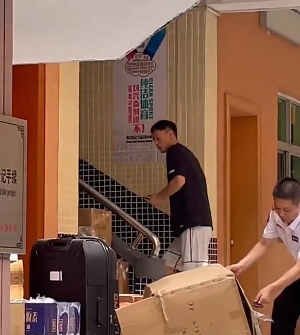 广东|广东试训汤杰引热议丨球迷直言来了就是黑白双杰，朱总眼光独到
