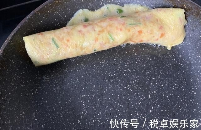 鸡蛋饼|早上花几分钟给孩子做个早餐，鲜香美味，外酥里嫩，超美味