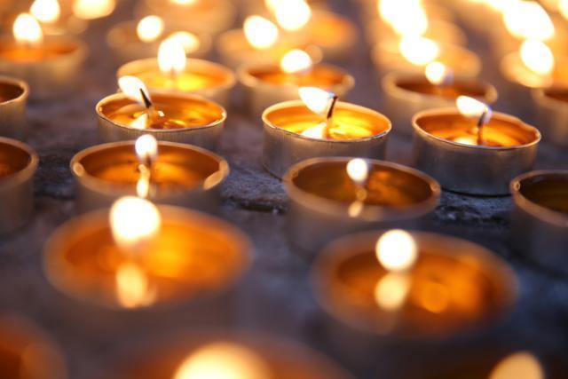 功德@很多寺庙都有“功德箱”,往里面放钱,究竟会不会积“功德”